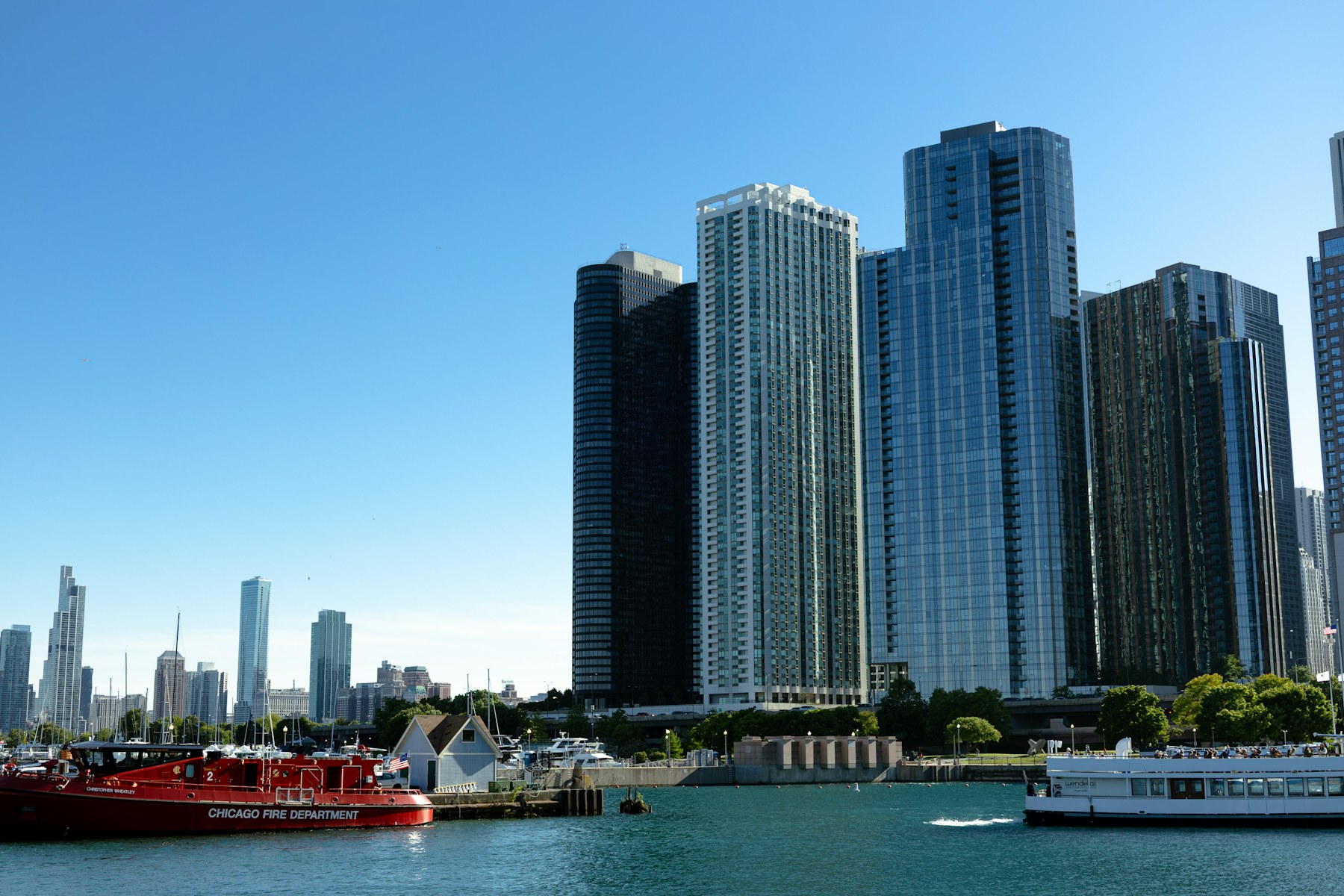 Chicago skyline and Lake Michigan on a clear day